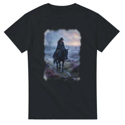 Reiterin im nebligen Moor – T-Shirt
