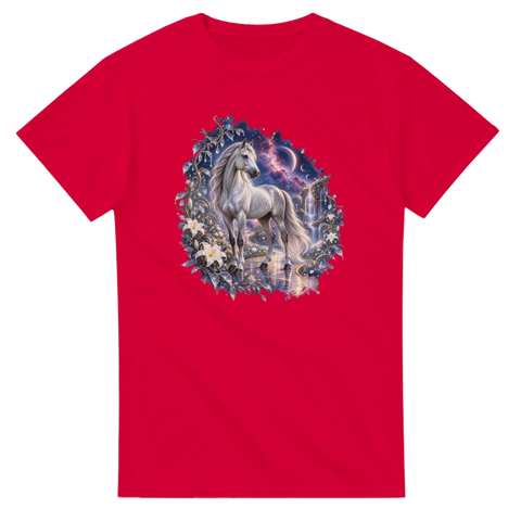 Silberpferd im kosmischen Liliengarten – T-Shirt