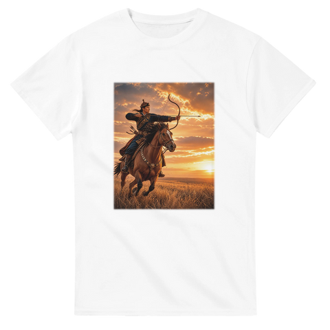 Reiterbogenschütze im goldenen Sonnenuntergang – T-Shirt