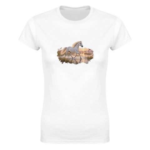 Camargue-Pferd im Flamingo-Marschland – Damen-T-Shirt