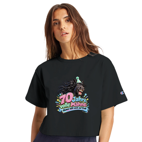 70 Jahre, volle Mähne – Crop-Top